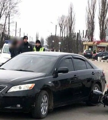 На Полтавщині легковик врізався в електроскутер