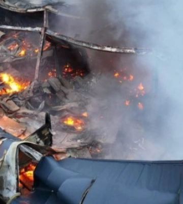 У Нікополі через ворожий обстріл загорівся великий магазин