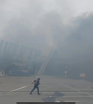 Окупанти вдарили по торговельному центрі Дніпропетровщини: там могли бути люди