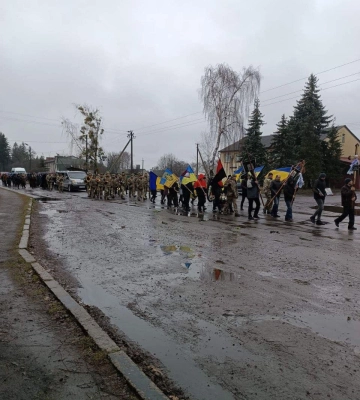 Повоював менше ніж два місяці: на Волині попрощалися з Героєм Романом Літвіном