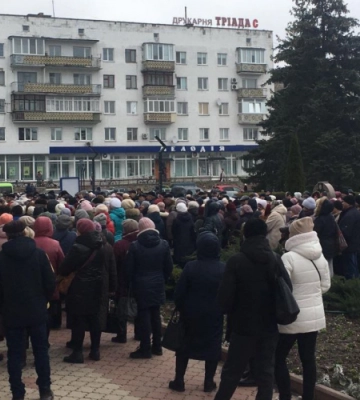 На Житомирщині пенсіонери-чорнобильці вийшли перекрили трасу