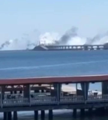 Полковник запасу ЗСУ пояснив, чи можуть українські морські дрони знести Кримський міст