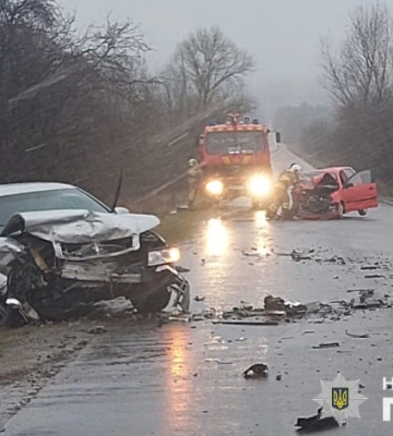 На Львівщині п'яний водій зіткнувся з зустрічним авто, є жертви