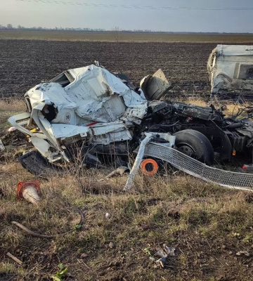 На Миколаївщині в аварії загинув чоловік. Тіло з автівки деблокували надзвичайники