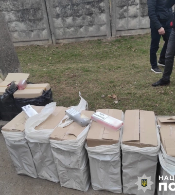 У Миколаєві затримали водія з кількома тисячами пачок нелегальних цигарок. Фото