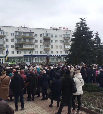 Готовы на столкновения с полицией: в Житомирской области пенсионеры вышли на протест