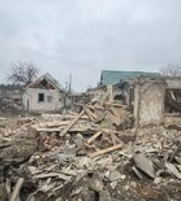 Россияне ударили КАБами по частному сектору в Волчанске, есть погибшая и раненая - фото
