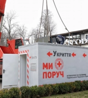 В Одесі встановили перше мобільне укриття біля зупинки трамвая