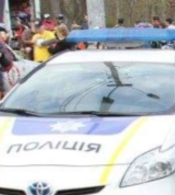 Дрібне хуліганство у Луцьку: пасажирка авто нецензурно облаяла поліцейських. Відео
