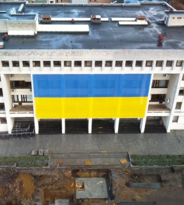 У Полтаві ще на рік продовжили реконструкцію ділянки універсальної бібліотеки по вулиці Небесної Сотні