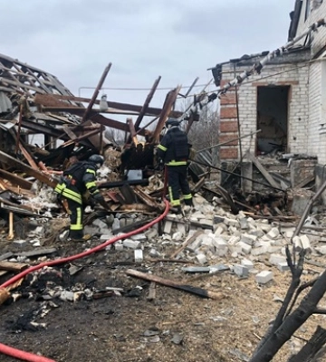 Окупанти КАБами обстріляли Вовчанськ, загинула жінка, ще одна дістала поранення