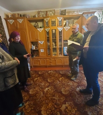Загинув на Луганщині: рідним Героя, батька 4 дітей з Волині вручили його посмертну нагороду. Фото