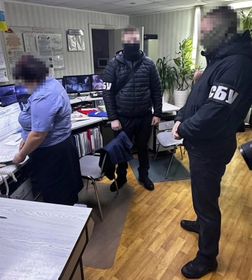 Переконувала, що «не РФ воює з Україною»: піймали працівницю метро Харкова