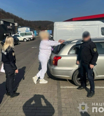 На Закарпатті поліція затримала зловмисницю на збуті великої партії високотоксичної речовини – ртуті