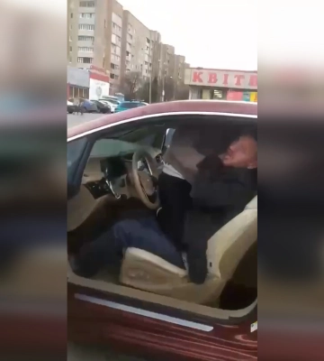 У Криму працює мережа зарядних станцій, виготовлених у Харкові на заводі з орбіти нардепа від партії Зеленського – журналісти