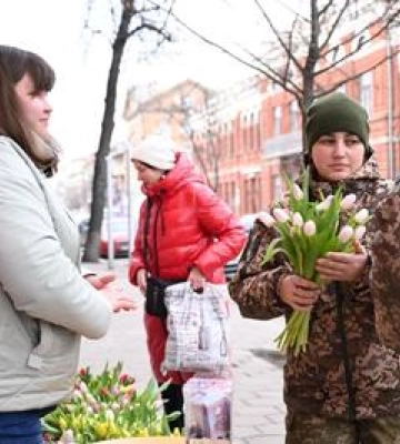 Де у Полтаві волонтери продають тюльпани