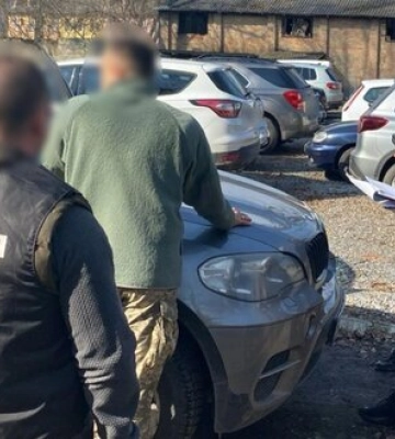 На Рівненщині викрито на хабарі 10,5 тис дол. працівника ВЛК та його посередника. ФОТОрепортаж