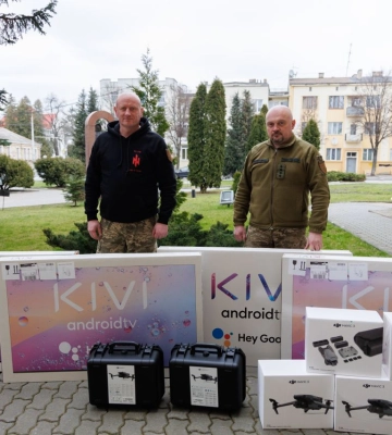 Квадрокоптери, телевізори й матеріали для ремонту: волинським військовим передали чергову допомогу з Луцька