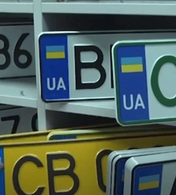 Водіям Дніпра видаватимуть автомобільні номери незвичних серій: що відомо
