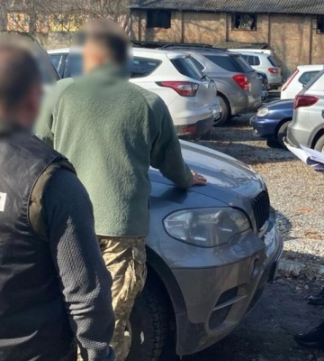 На Рівненщині викрито на хабарі 10,5 тис дол. працівника ВЛК та його посередника. ФОТОрепортаж