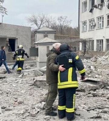 Унаслідок ракетного удару РФ по Сумах постраждала одна людина, пошкоджено школу, медзаклади та водоканал. ФОТОрепортаж