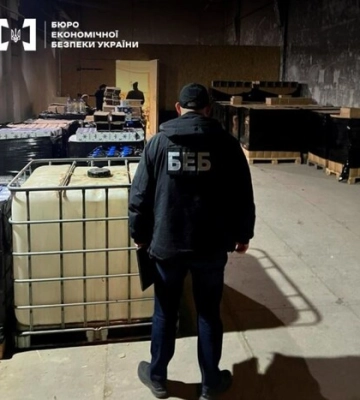 Продавали через телеграм: у Луцьку «прикрили» завод елітного алкоголю 