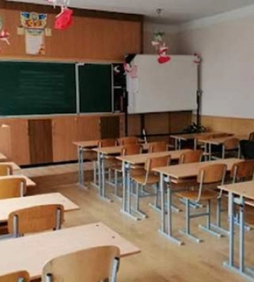Ймовірно погрожувала дітям: батьки учнів гімназії №5 у Чернівцях звернулись до правоохоронців щодо дій поліцейської