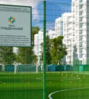 В Одесі проводять реконструкцію футбольного стадіона школи № 80