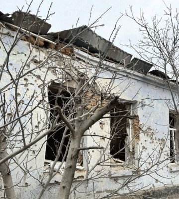 Ворог обстріляв середмістя Херсона, постраждала жінка
