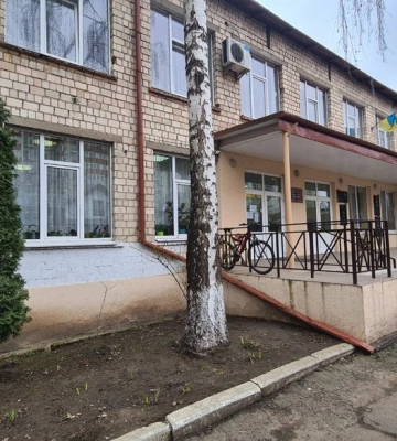 Ймовірно погрожувала дітям: батьки учнів гімназії №5 у Чернівцях звернулись до правоохоронців щодо дій поліцейської