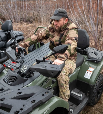 Харківські волонтери передали 10 квадроциклів для евакуації поранених військових