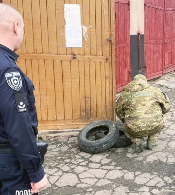 На Рівненщині спритник замість грошей за бойову гранату отримав кайданки на зап’ястя (ФОТО)