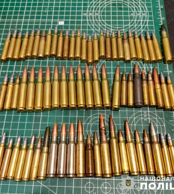На Полтавщині поліція у збройного «магната» вилучила кілька сотень набоїв та понад 4 тисячі гільз і куль