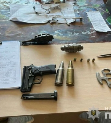 Двоє ділків з Кривого Рогу торгували нелегальними зброєю та боєприпасами
