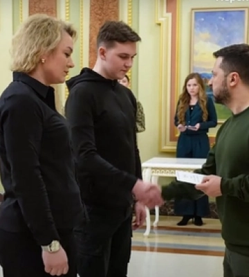 Військовому з Вінниччини президент вручив сертифікат на житло