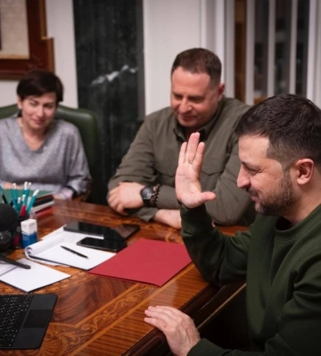 Зеленський поспілкувався з режисером номінованого на Оскар фільму “20 днів у Маріуполі”: деталі