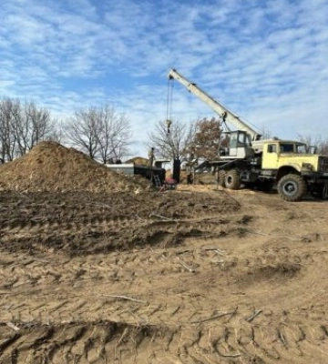 Роботи тривають цілодобово: закарпатці продовжують зводити фортифікаційні споруди в Запорізькій області