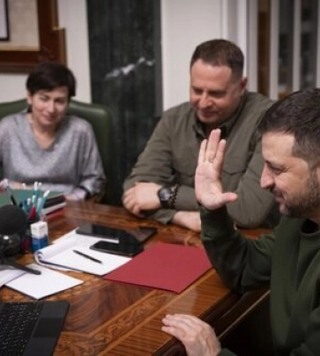 Зеленський поговорив з режисером &quot;20 днів у Маріуполі Черновим&quot;: Ви зробили велику справу для України. Це важливо сьогодні, коли&amp;hellip;