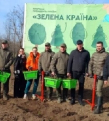 Закладають новий ліс: біля Ізмаїла на Одещині висаджують 2 тисячі дерев