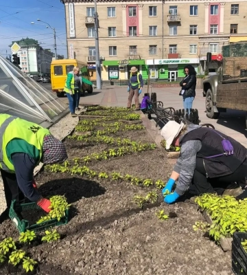 На Бульварі Незалежності в Рівному комунальники провели ремонтні роботи (ФОТО)