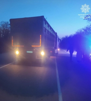 Неподалік Кропивницького водій вантажівки спричинив ДТП
