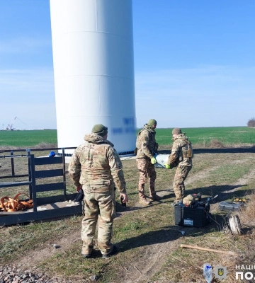 Shahed попал в ветряк на Николаевщине: боевая часть застряла в винте (фото, видео)