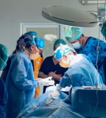 У Львові хірургиня зі США прооперувала 20-річну киянку з вродженою вадою обличчя