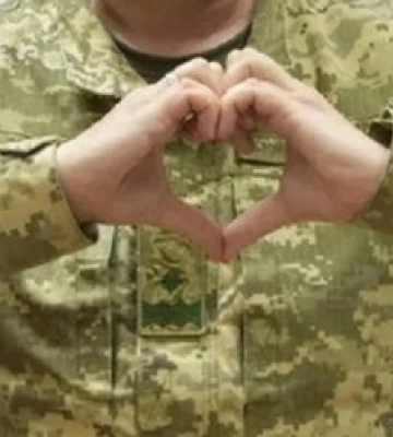 Бійці 100-ої бригади жартівливо привітали жінок зі Святом весни