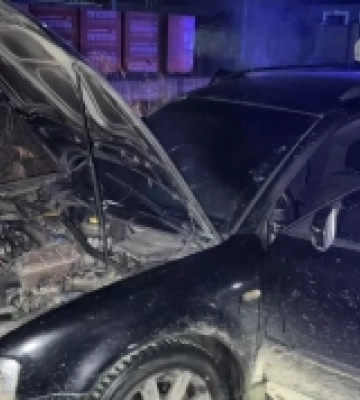 Виноградівські рятувальники ліквідували пожежу автомобіля