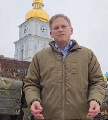Міністр оборони Великої Британії Шеппс у центрі Києва закликав світ прокинутись і підтримати Україну. ВIДЕО
