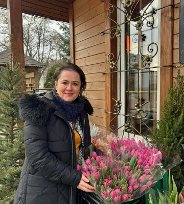 «Купуйте квіти і наближайте перемогу»: у Полтаві волонтери продають квіти, щоб зібрати кошти на ЗСУ
