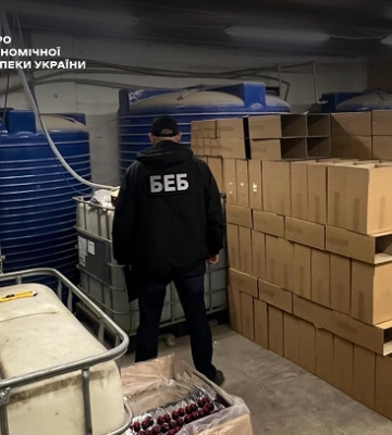 Правоохоронці викрили підпільний завод з виробництва елітного алкоголю