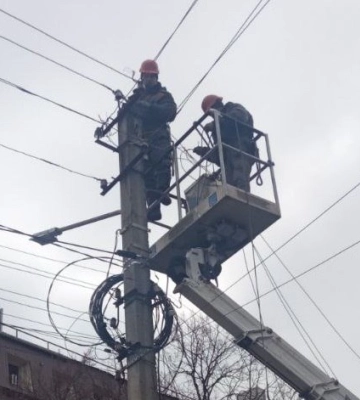 В Чугуев вернули свет после ночного обстрела 
