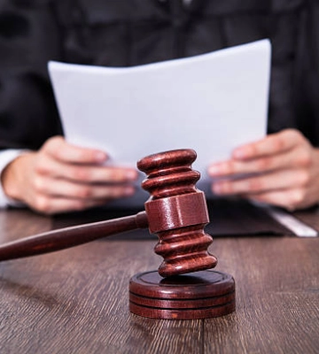 Чоловік пропонував інспекторам хабар: черкащанина судитимуть